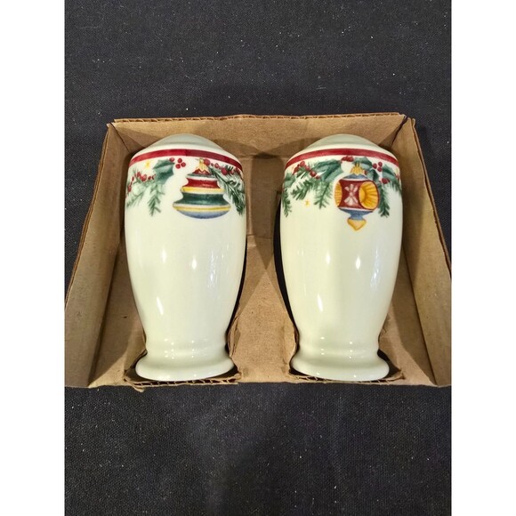 Pfaltzgraff Holiday Garland Christmas Salt & Pepper Shaker Set – With Box - Picture 3 of 6